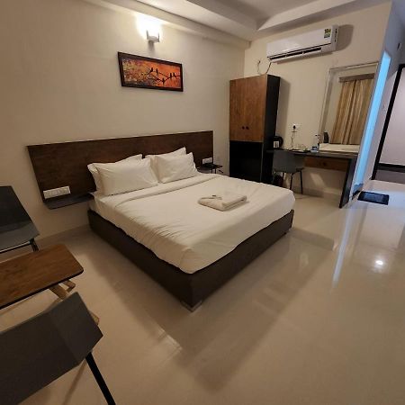 Hotel Park Raama Tirupati Eksteriør bilde