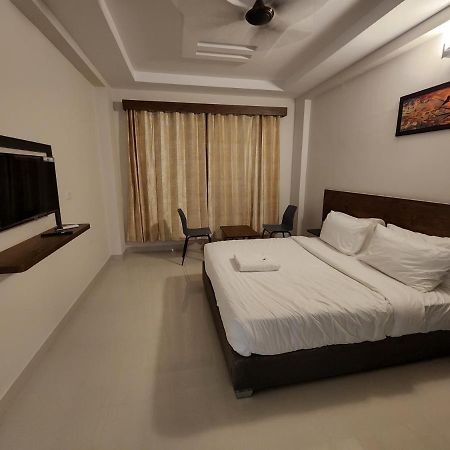 Hotel Park Raama Tirupati Eksteriør bilde