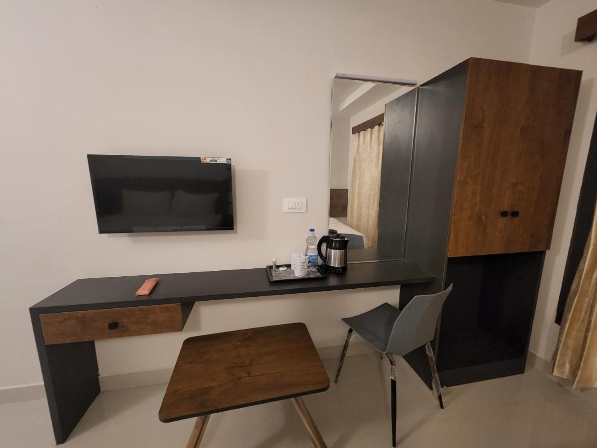 Hotel Park Raama Tirupati Eksteriør bilde