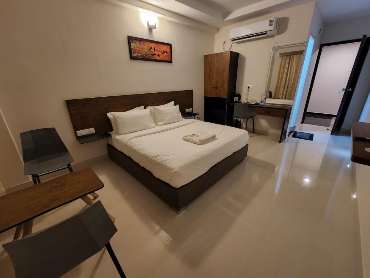 Hotel Park Raama Tirupati Eksteriør bilde