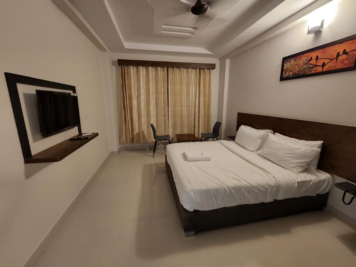 Hotel Park Raama Tirupati Eksteriør bilde